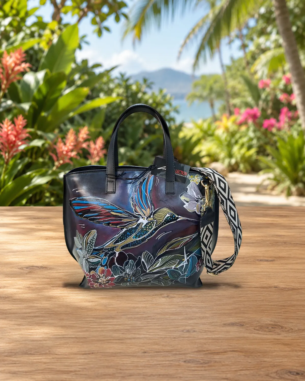 Plumas de colibrí, bolso pintado a mano