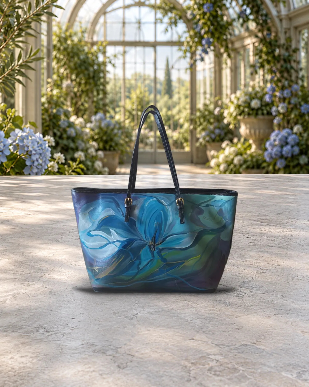 Fiore azzurro chiaro, borsa dipinta a mano