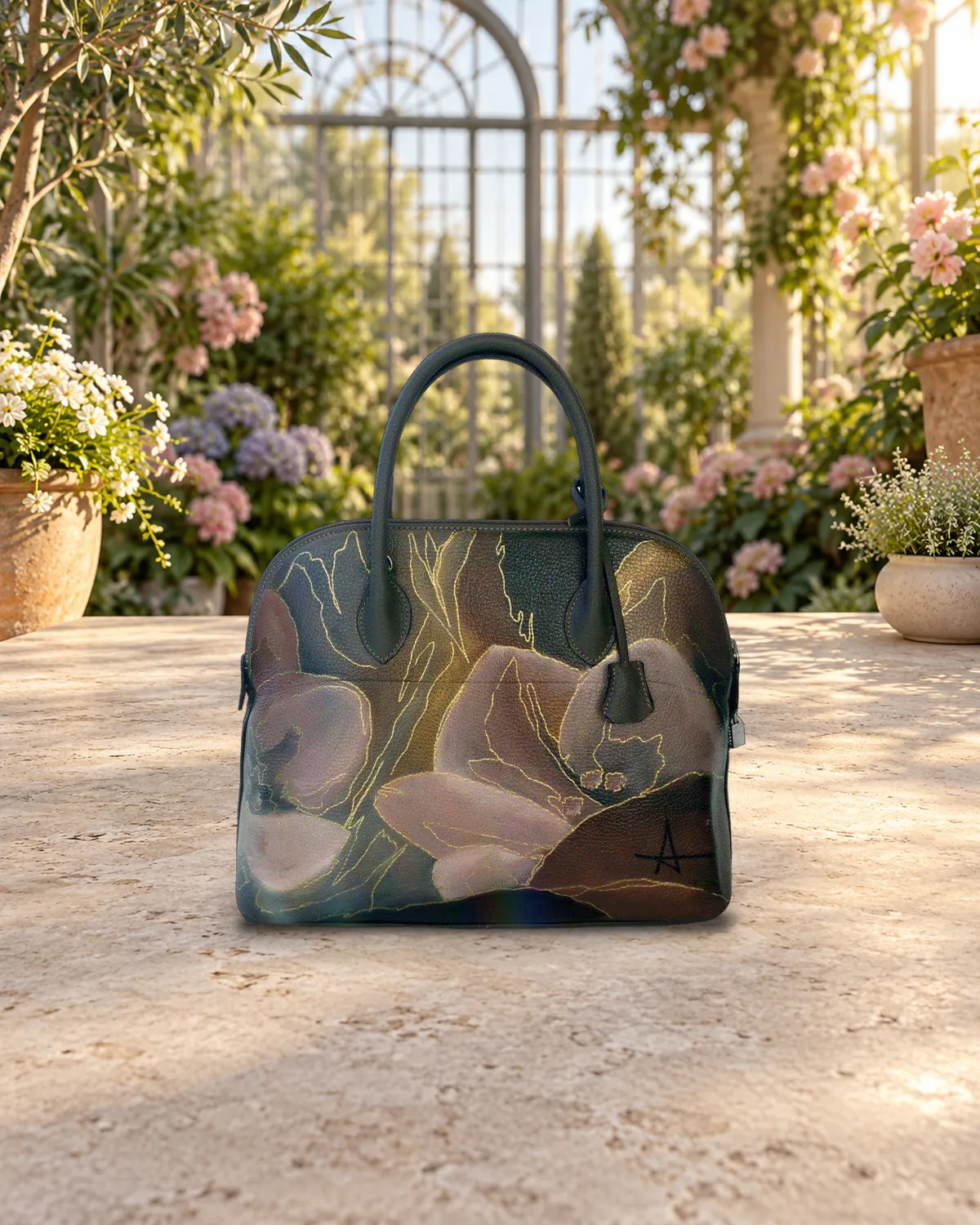 Fiori pastello, borsa dipinta a mano