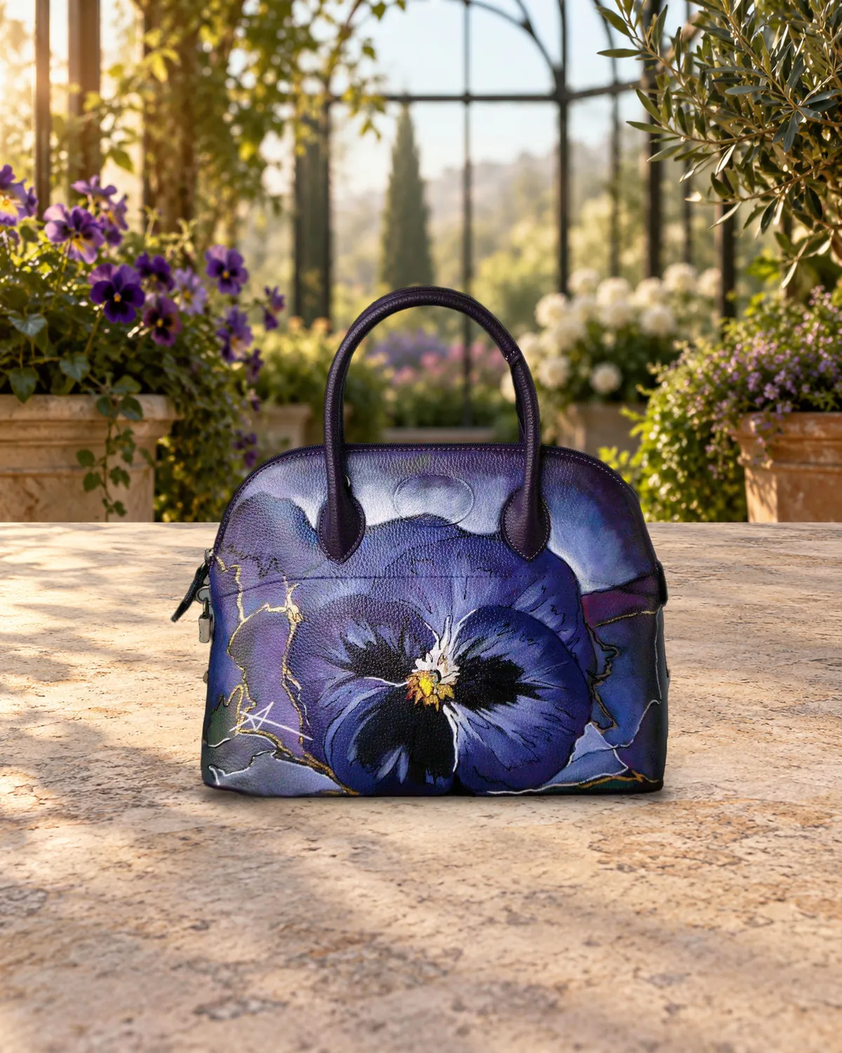 Viola pensiero, borsa dipinta a mano