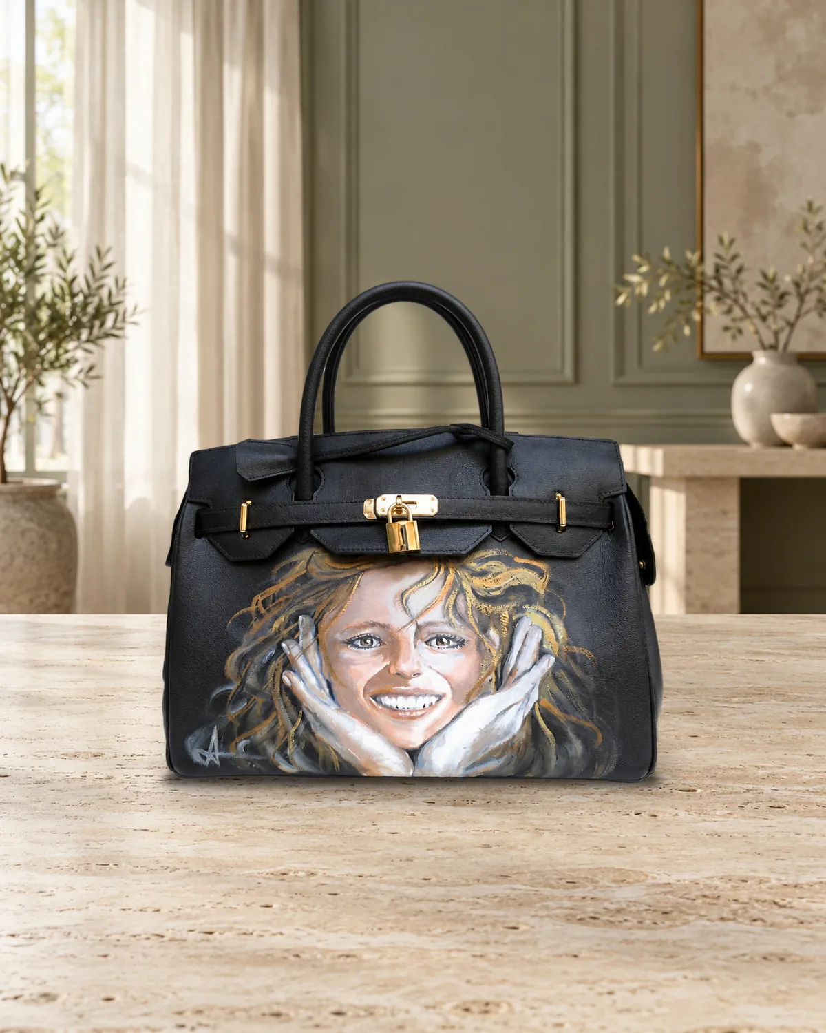 Birkin, sourire entre les mains, sac peint à la main