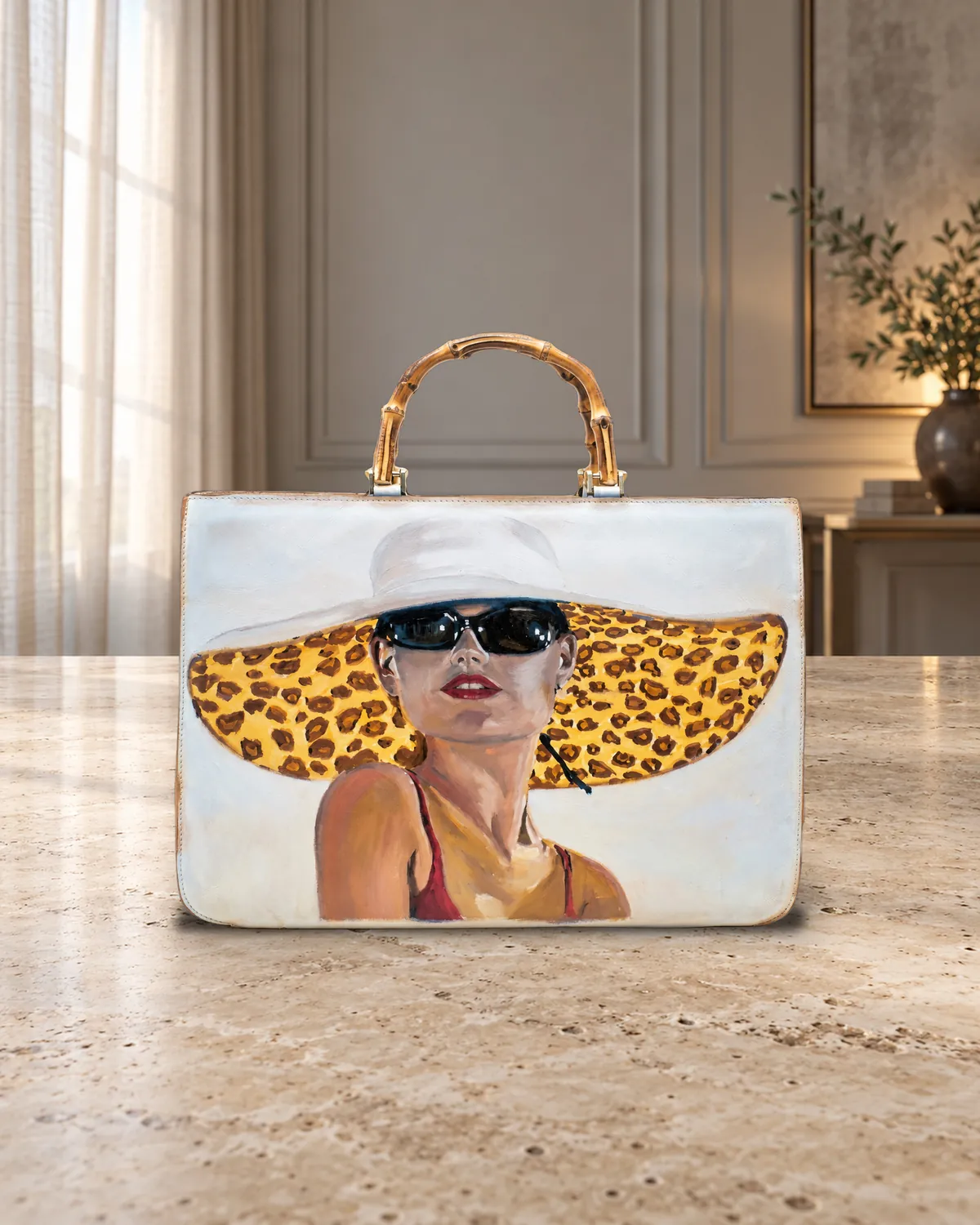 Cappello leopardato, borsa dipinta a mano